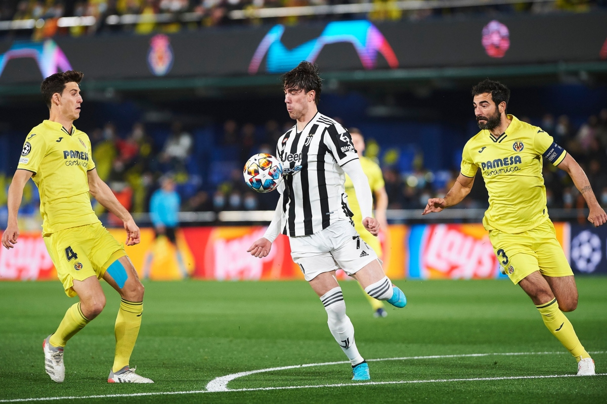Vlahovic ghi bàn ra mắt Champions League, Juventus vẫn bị Villarreal cầm hoà